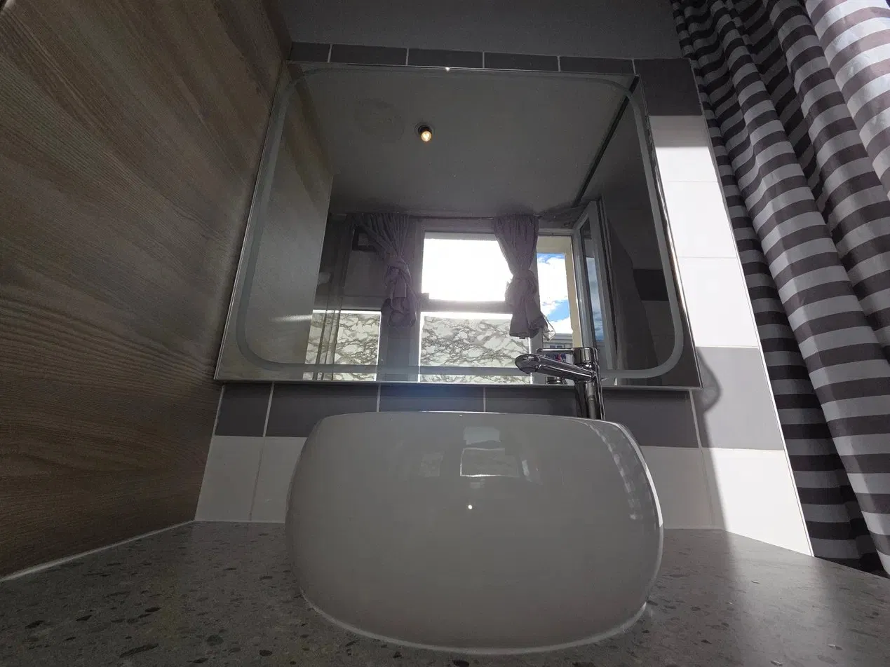 Artisan ABYL34 – rénovation salle de bain Montpellier vasque à poser miroir finitions soignées